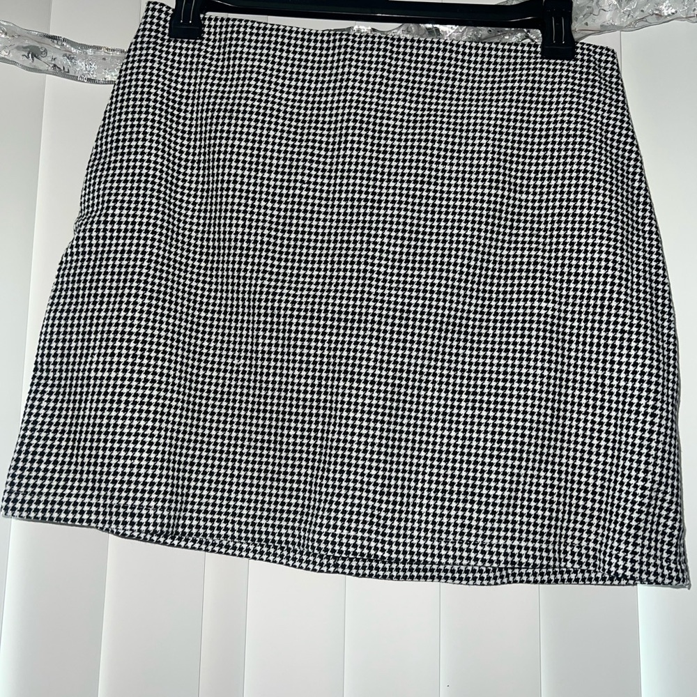 Classic Black and White Mini Skirt